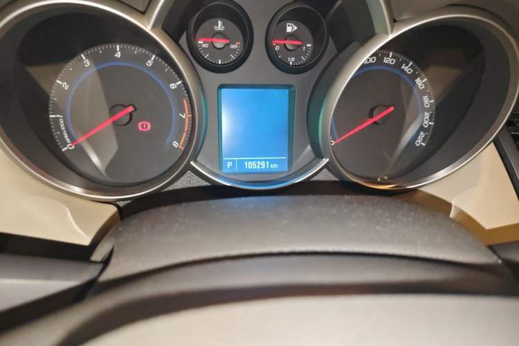 Used Chevrolet Cruze 2015 1.5L Classic SE AT Odometer Close Up