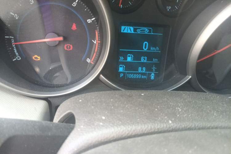 Used Chevrolet Cruze 2015 1.5L Classic SE AT Odometer Close Up
