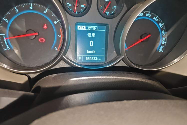 Used Chevrolet Cruze 2015 1.5L Classic SE AT Odometer Close Up