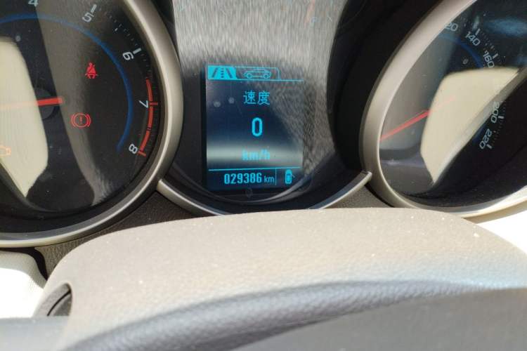 Used Chevrolet Cruze 2015 1.5L Classic SE MT Odometer Close Up