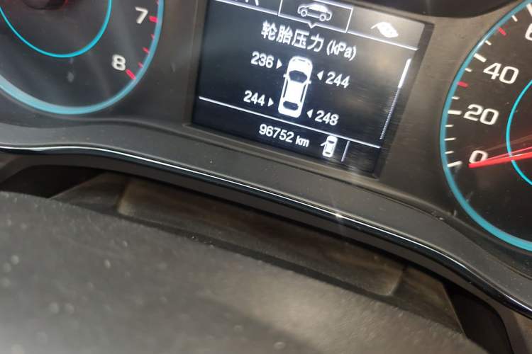Used Chevrolet Cruze 2015 1.5L Manual Elite Edition Odometer Close Up