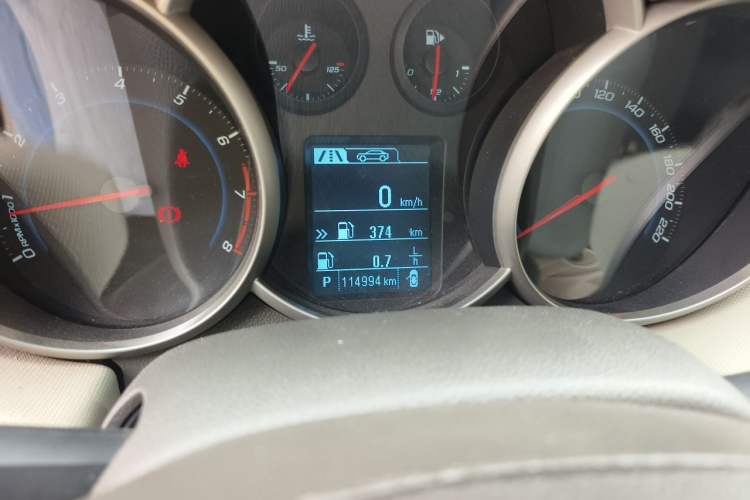 Used Chevrolet Cruze 2015 1.5L Classic SE AT Odometer Close Up
