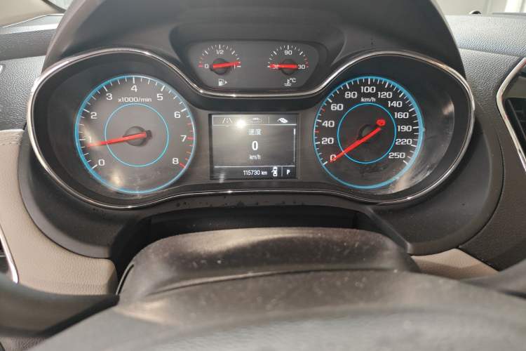 Used Chevrolet Cruze 2015 1.4T DCG Luxury Edition Odometer Close Up
