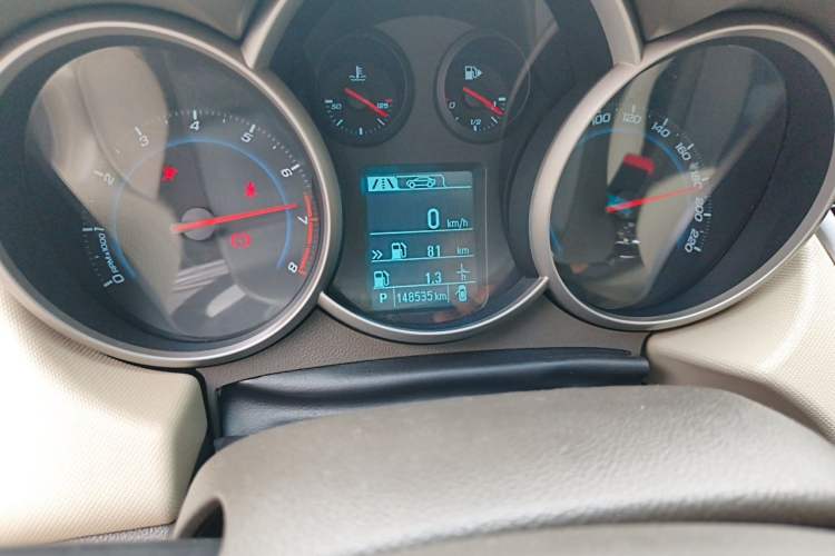 Used Chevrolet Cruze 2015 1.5L Classic SE AT Odometer Close Up