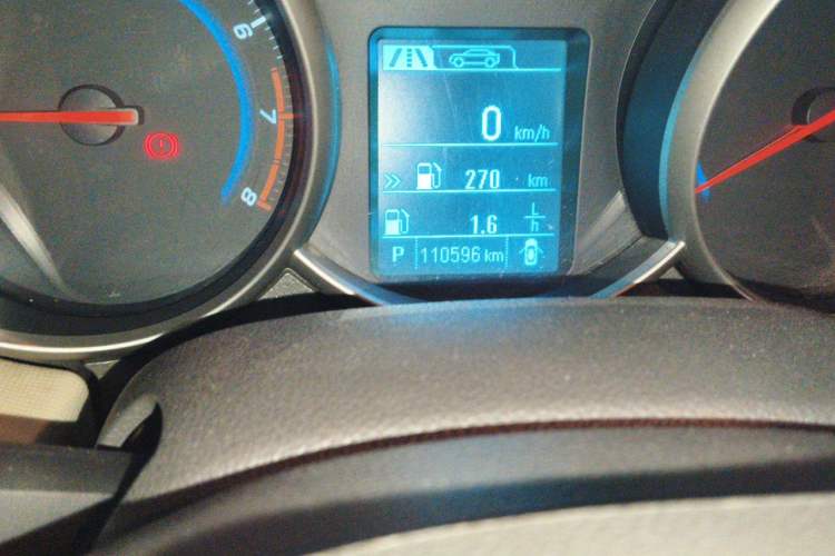 Used Chevrolet Cruze 2015 1.5L Classic SE AT Odometer Close Up