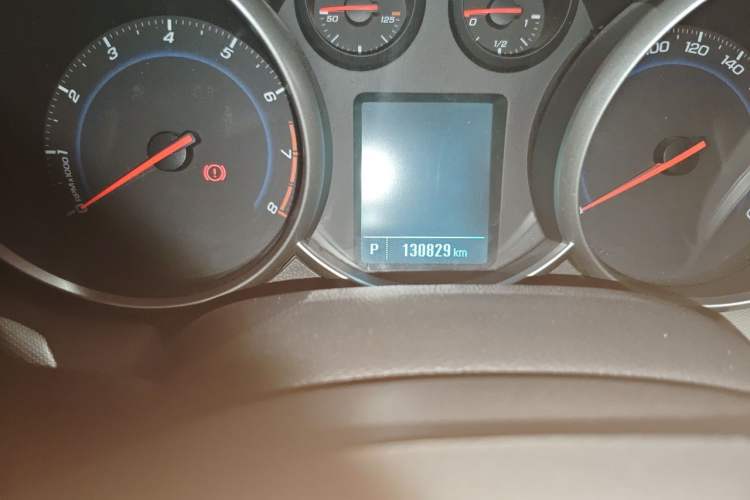 Used Chevrolet Cruze 2015 1.5L Classic SE AT Odometer Close Up