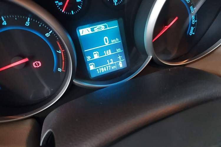 Used Chevrolet Cruze 2015 1.5L Classic SE MT Odometer Close Up