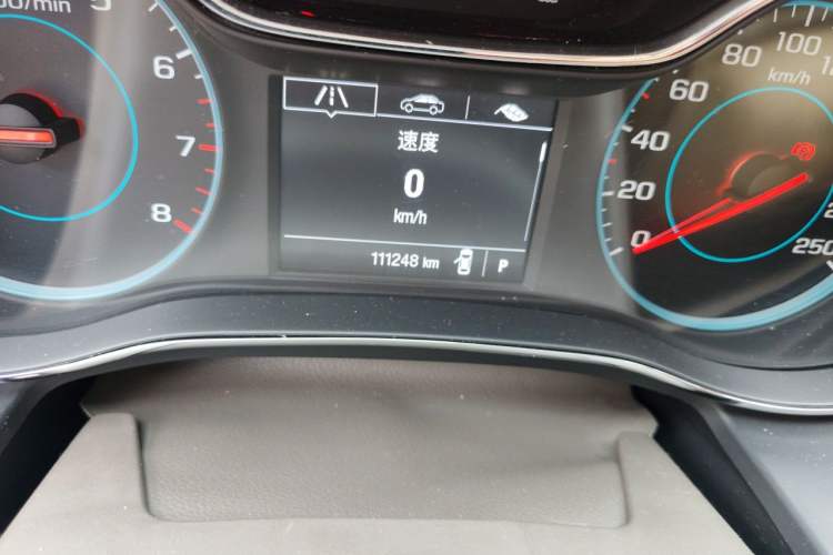 Used Chevrolet Cruze 2015 1.5L Automatic Fashion Navigation Edition Odometer Close Up