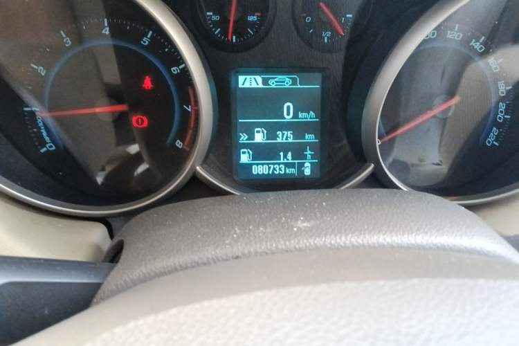 Used Chevrolet Cruze 2015 1.5L Classic SE MT Odometer Close Up