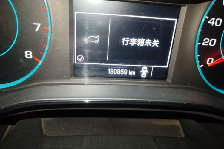 Used Chevrolet Cruze 2015 1.4T Manual Elite Edition Odometer Close Up