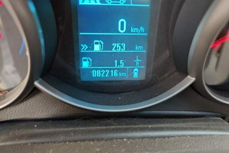 Used Chevrolet Cruze 2015 1.5L Classic SE MT Odometer Close Up