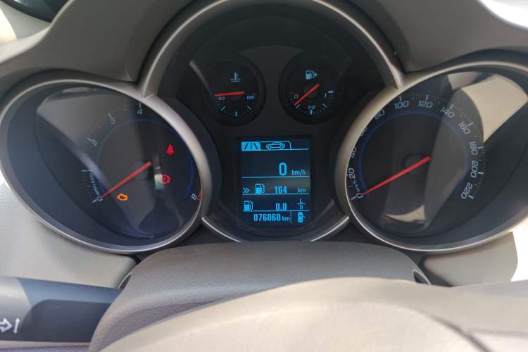 Used Chevrolet Cruze 2015 1.5L Classic SE MT Odometer Close Up