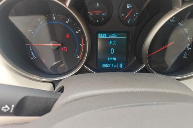 Used Chevrolet Cruze 2015 1.5L Classic SE MT Odometer Close Up