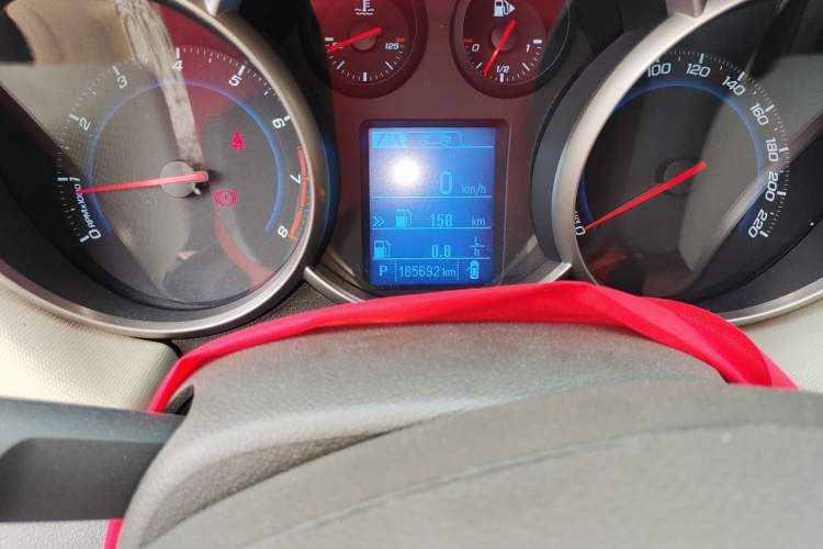 Used Chevrolet Cruze 2015 1.5L Classic SE AT Odometer Close Up