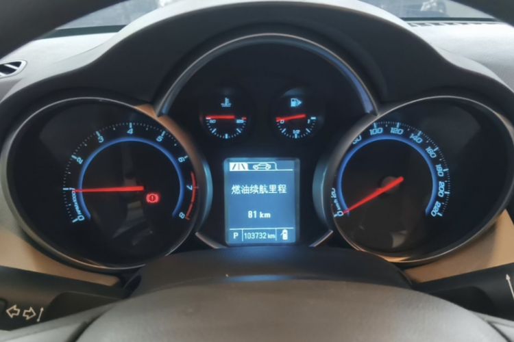 Used Chevrolet Cruze 2015 1.5L Classic SE AT Odometer Close Up