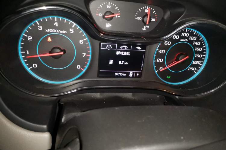 Used Chevrolet Cruze 2015 1.5L Automatic Luxury Edition Odometer Close Up