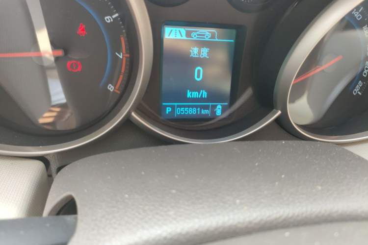 Used Chevrolet Cruze 2015 1.5L Classic SE AT Odometer Close Up