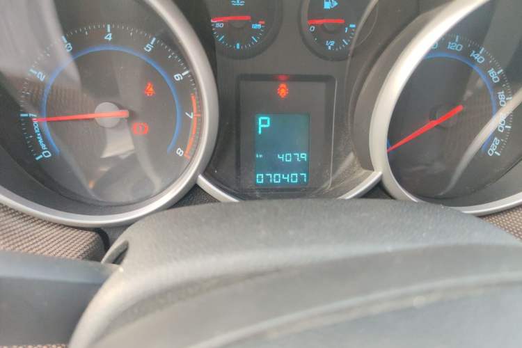 Used Chevrolet Cruze 2015 Hatchback 1.6L Automatic Comfort Edition Odometer Close Up