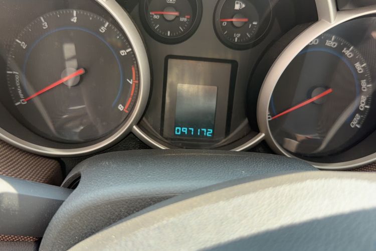 Used Chevrolet Cruze 2015 Hatchback 1.6L Automatic Comfort Edition Odometer Close Up