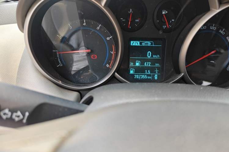 Used Chevrolet Cruze 2015 1.5L Classic SE MT Odometer Close Up
