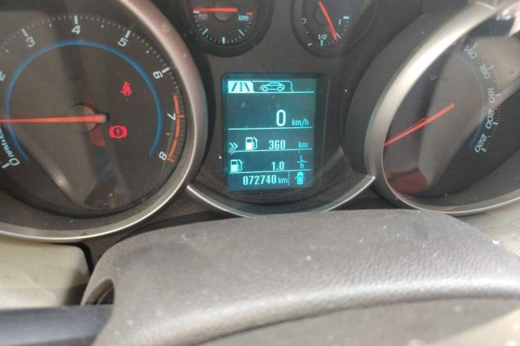 Used Chevrolet Cruze 2015 1.5L Classic SE MT Odometer Close Up