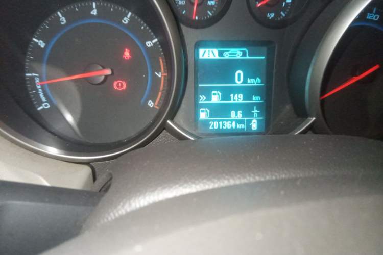 Used Chevrolet Cruze 2015 1.5L Classic SL MT Odometer Close Up