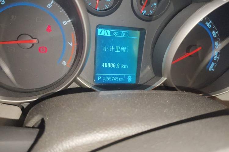 Used Chevrolet Cruze 2015 1.5L Classic SE AT Odometer Close Up