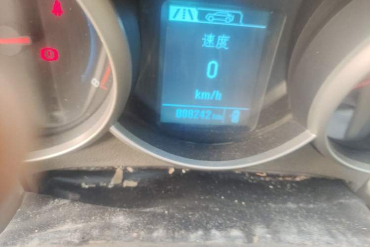 Used Chevrolet Cruze 2015 1.5L Classic SE MT Odometer Close Up