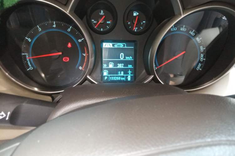 Used Chevrolet Cruze 2015 1.5L Classic SE AT Odometer Close Up
