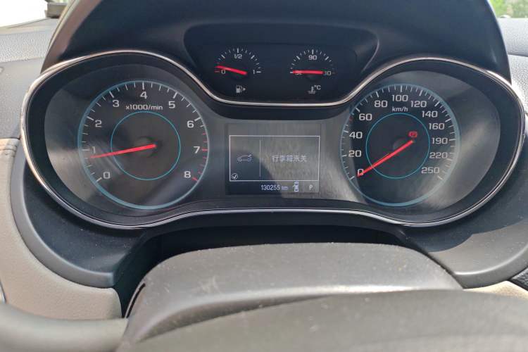 Used Chevrolet Cruze 2015 1.4T DCG Luxury Edition Odometer Close Up
