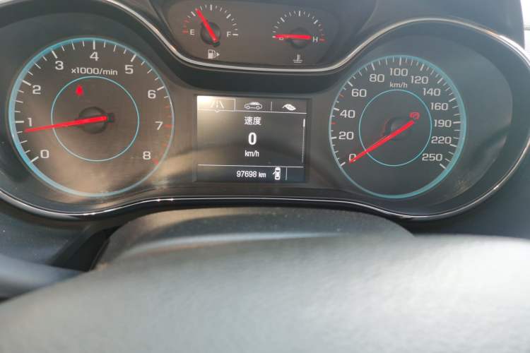 Used Chevrolet Cruze 2015 1.5L Manual Elite Edition Odometer Close Up
