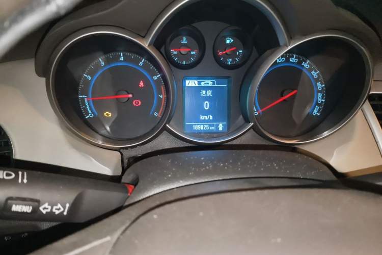 Used Chevrolet Cruze 2015 1.5L Classic SL MT Odometer Close Up