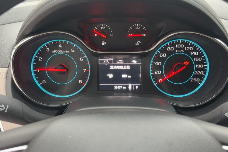 Used Chevrolet Cruze 2015 1.5L Automatic Luxury Edition Odometer Close Up