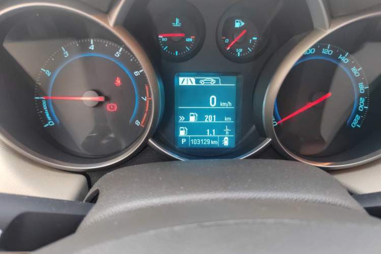 Used Chevrolet Cruze 2015 1.5L Classic SE AT Odometer Close Up