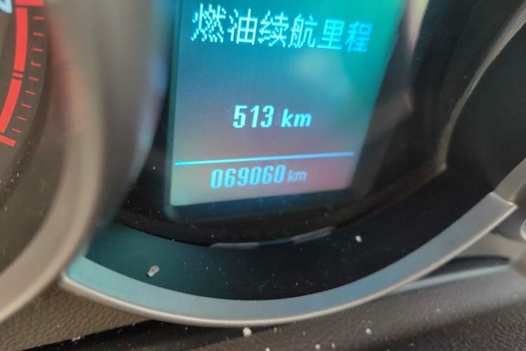 Used Chevrolet Cruze 2015 1.5L Classic SE MT Odometer Close Up