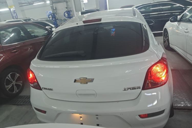 Used Chevrolet Cruze 2015 Hatchback 1.6L Automatic Comfort Edition Rear