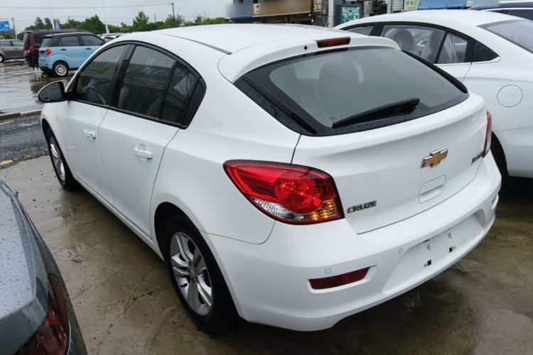 Used Chevrolet Cruze 2015 Hatchback 1.6L Automatic Comfort Edition Rear Left 45 Deg