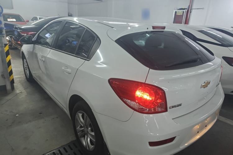 Used Chevrolet Cruze 2015 Hatchback 1.6L Automatic Comfort Edition Rear Left 45 Deg