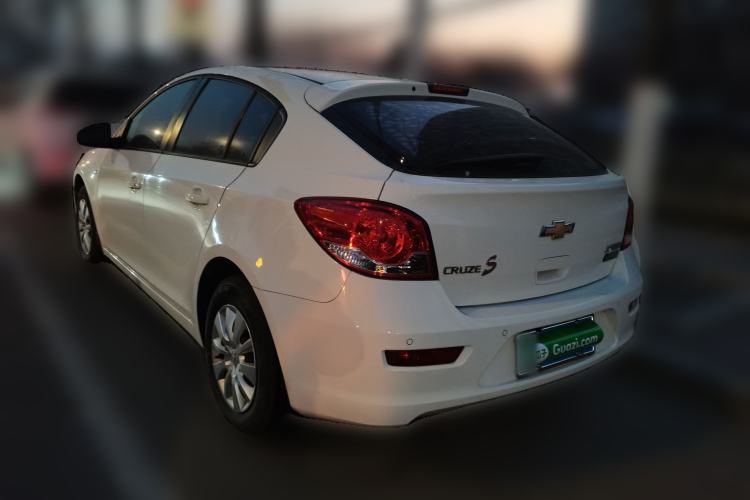 Used Chevrolet Cruze 2015 Hatchback 1.6L Manual Comfort Edition Rear Left 45 Deg