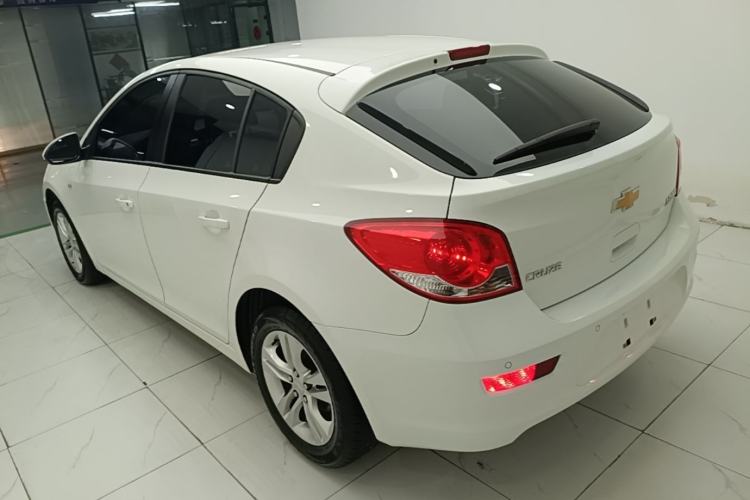 Used Chevrolet Cruze 2015 Hatchback 1.6L Automatic Comfort Edition Rear Left 45 Deg