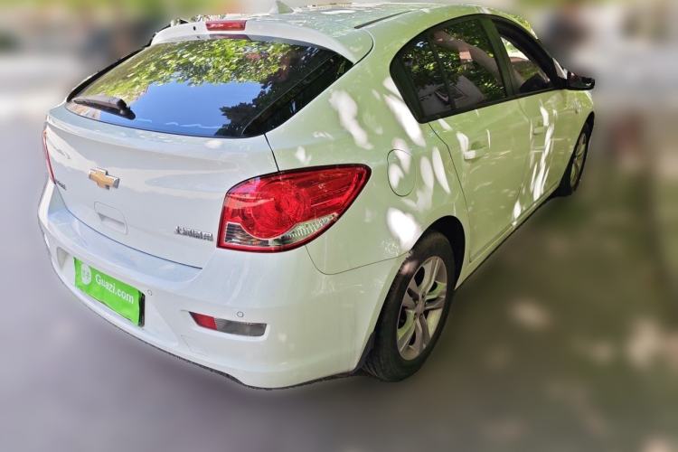 Used Chevrolet Cruze 2015 Hatchback 1.6L Manual Comfort Edition Rear Right 45 Deg