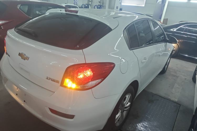 Used Chevrolet Cruze 2015 Hatchback 1.6L Automatic Comfort Edition Rear Right 45 Deg