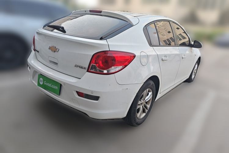 Used Chevrolet Cruze 2015 Hatchback 1.6L Manual Comfort Edition Rear Right 45 Deg