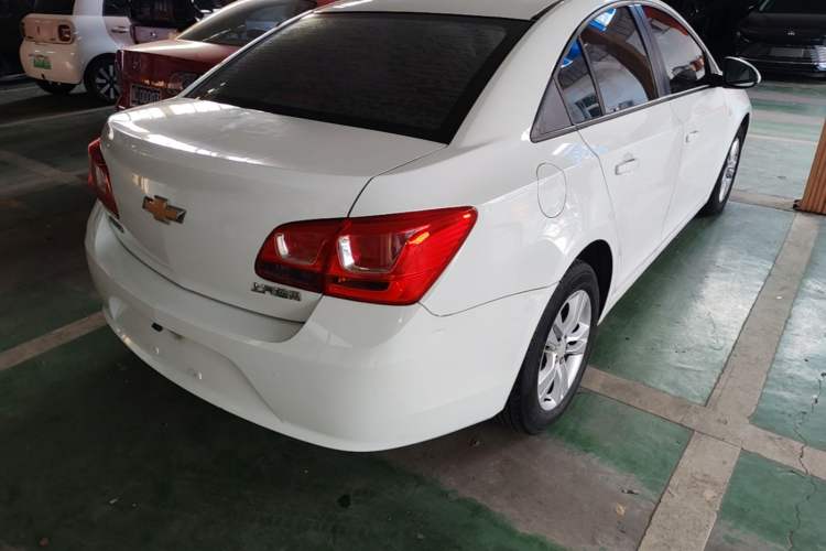 Used Chevrolet Cruze 2015 1.5L Classic SE MT Rear Right 45 Deg