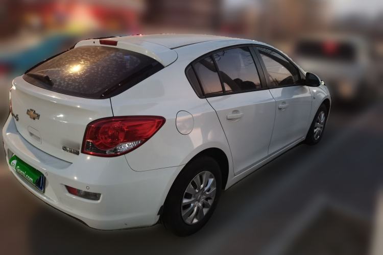 Used Chevrolet Cruze 2015 Hatchback 1.6L Manual Comfort Edition Rear Right 45 Deg