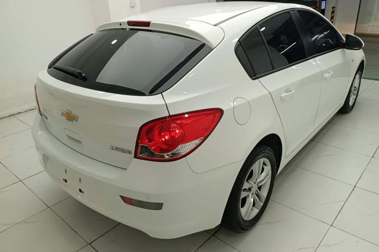Used Chevrolet Cruze 2015 Hatchback 1.6L Automatic Comfort Edition Rear Right 45 Deg