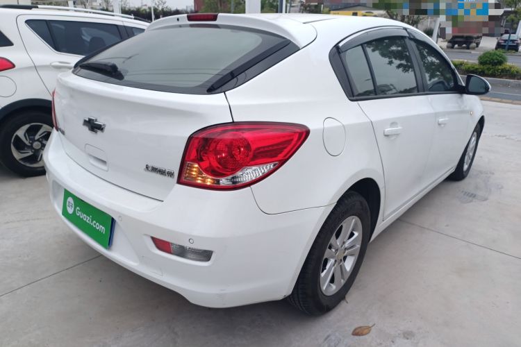 Used Chevrolet Cruze 2015 Hatchback 1.6L Manual Comfort Edition Rear Right 45 Deg