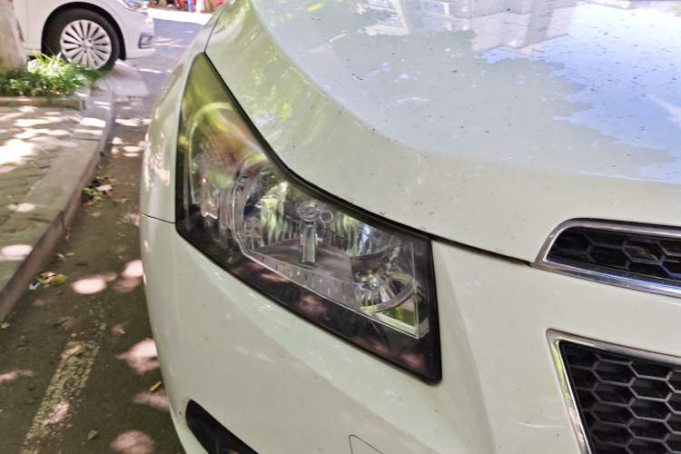 Used Chevrolet Cruze 2015 Hatchback 1.6L Manual Comfort Edition Right Front Headlight