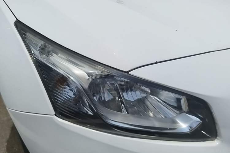 Used Chevrolet Cruze 2015 1.5L Classic SE MT Right Front Headlight