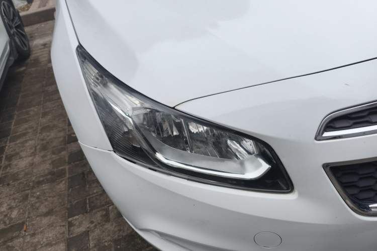 Used Chevrolet Cruze 2015 1.5L Classic SE MT Right Front Headlight